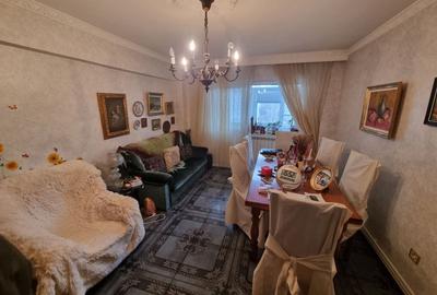 Apartament cu 4 camere decomandat, mobilat în Faleza Nord