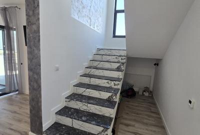 Casă cu 4 camere în Dezmir