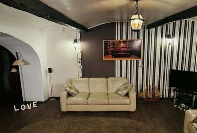 Apartament cu 3 camere decomandat în P-ța Unirii