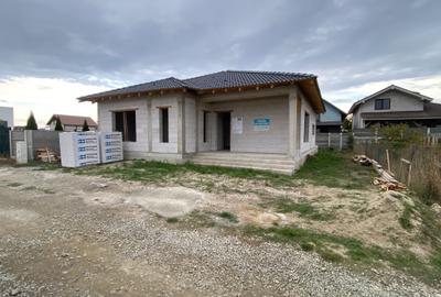 Casă cu 3 camere în Micești
