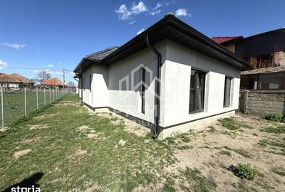 Casă cu 4 camere cu Teren 451 Mp în Teiu - 2