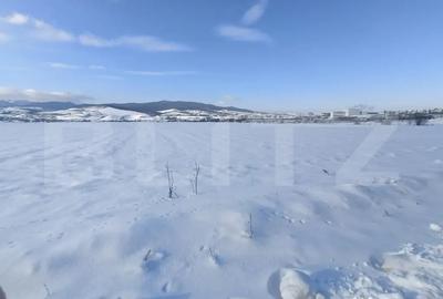 Teren de 7000 mp, în Central