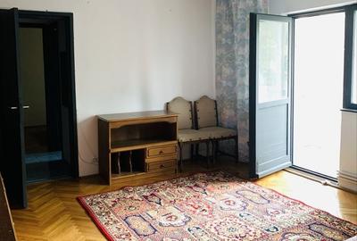 Apartament cu 3 camere semidecomandat în Simion Bărnuțiu
