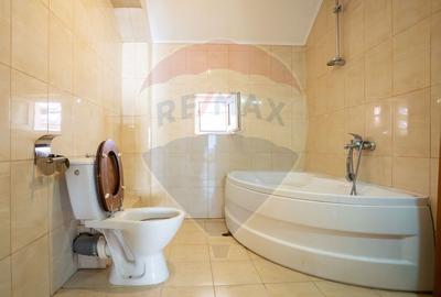 Casă cu 8 camere cu Teren 1000 Mp în Sânmartin - 10