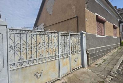 Casă cu 4 camere în Central - 2