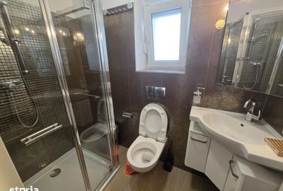 Casă cu 8 camere cu Teren 500 Mp în Central