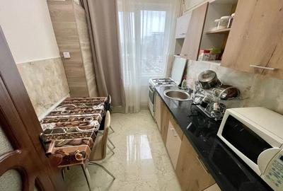 Apartament cu 3 camere semidecomandat în Nord