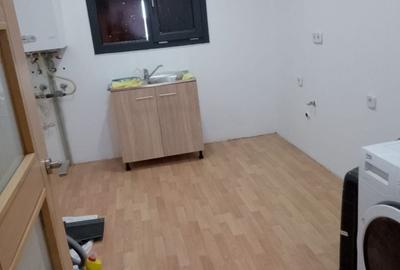 Apartament cu 4 camere decomandat în Călărași - 3