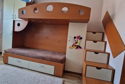 Apartament cu 3 camere semidecomandat în Central