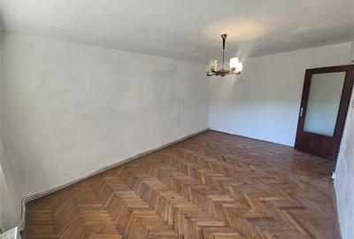 Apartament cu 4 camere decomandat în Micro IV - 25