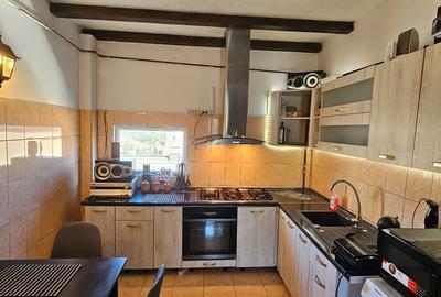 Apartament cu 3 camere decomandat în Sud