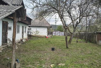 Casă cu Teren 1373 Mp în Prăjoaia - 1