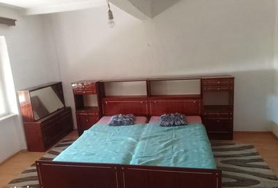 Casă cu 3 camere cu Teren 3500 Mp în Central
