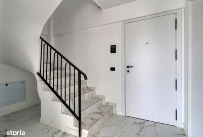 Apartament cu 3 camere decomandat în Berceni
