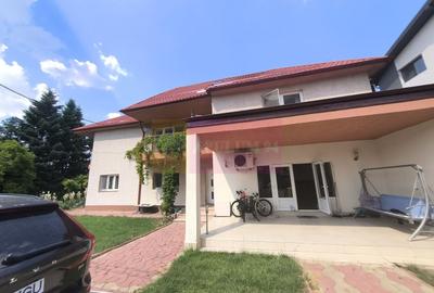 Casă individuală cu 7 camere cu Canalizare în Central - 85