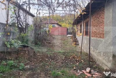 Casă cu 3 camere cu Teren 1300 Mp în Bărbătești