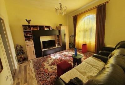Casă cu 3 camere cu Teren 300 Mp în Central