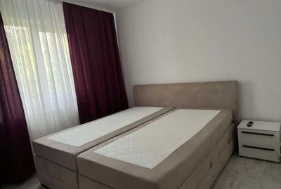 Apartament cu 2 camere semidecomandat în Calea București