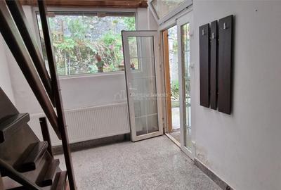 Casă cu 10 camere cu Teren 32.18 Mp în Muncitoresc