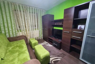 Apartament cu 3 camere semidecomandat în Sălăjan