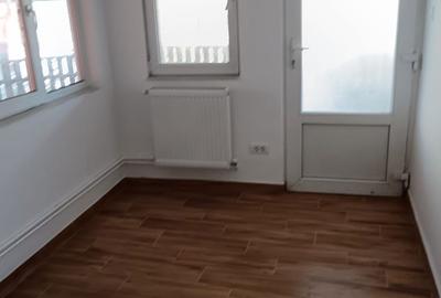 Casă cu 2 camere cu Teren 1500 Mp în Central - 8
