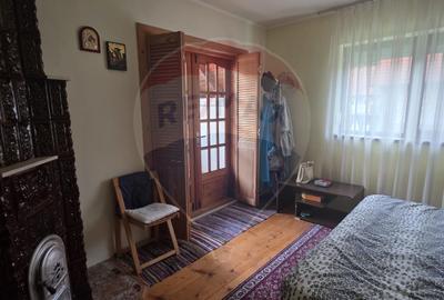 Casă cu 7 camere cu Teren 917 Mp în Căprioru
