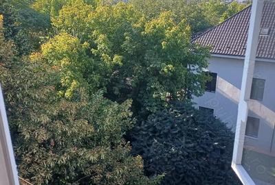 Apartament cu 3 camere decomandat în Tineretului