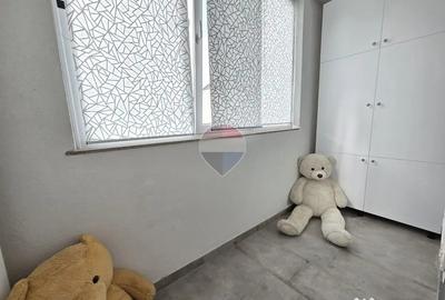 Apartament cu 3 camere decomandat în Sud