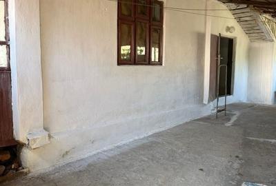 Casă cu 4 camere în Exterior Vest