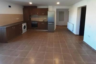 Apartament cu 3 camere decomandat în Sub Arini