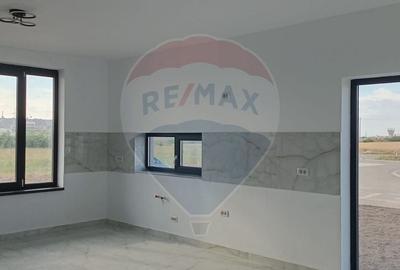 Casă cu 4 camere decomandat cu Teren 360 Mp în Vladimirescu - 10
