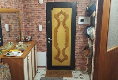 Apartament cu 3 camere decomandat în Berceni