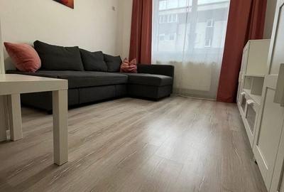 Garsonieră decomandată în Roșu