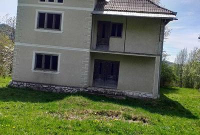 Casă cu 4 camere în Roșia Montană