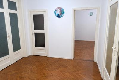 Apartament cu 3 camere decomandat în Universitate