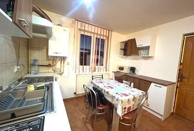 Apartament cu 4 camere decomandat, mobilat în Mihai Viteazul