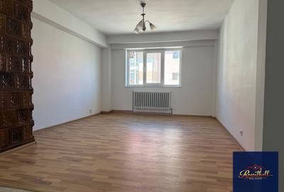 Apartament cu 3 camere decomandat în Central - 1