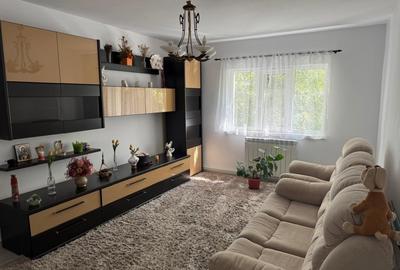 Apartament cu 2 camere decomandat, mobilat în Spitalului