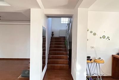 Casă cu 4 camere cu Teren 245 Mp în Domnești