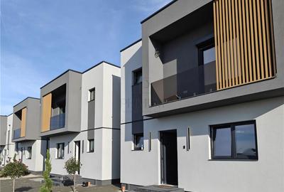 Duplex cu 4 camere cu Canalizare în Moșnița Veche