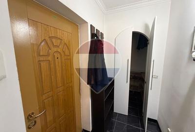 Apartament cu 3 camere decomandat, mobilat în Central
