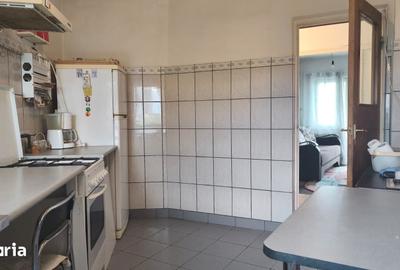 Apartament cu 4 camere decomandat în Ultracentral