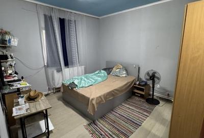 Casă individuală cu 3 camere cu Canalizare în Est