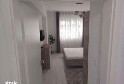 Apartament cu 2 camere decomandat în Tractorul