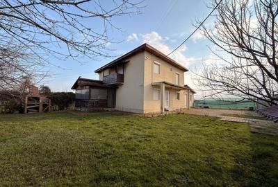 Casă individuală cu 4 camere cu Canalizare în Central - 2