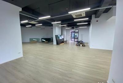 Spațiu comercial, de 273 mp, în Central - 8