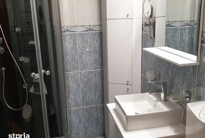 Apartament cu 3 camere decomandat în Gara de Nord
