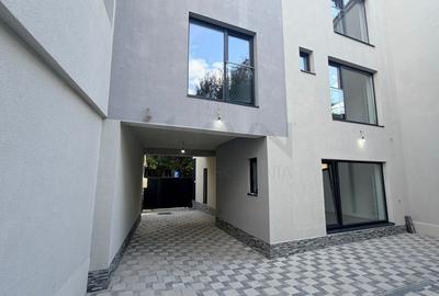 Casă individuală cu 6 camere cu Canalizare în Lacul Tei