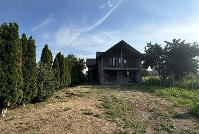 Casă cu 4 camere în Central