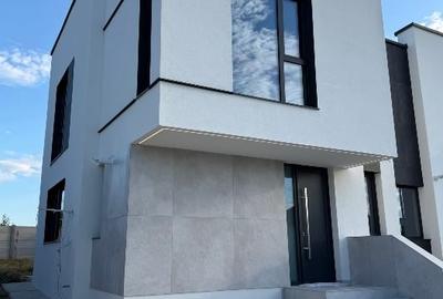 Casă individuală cu 4 camere cu Canalizare în Exterior Sud